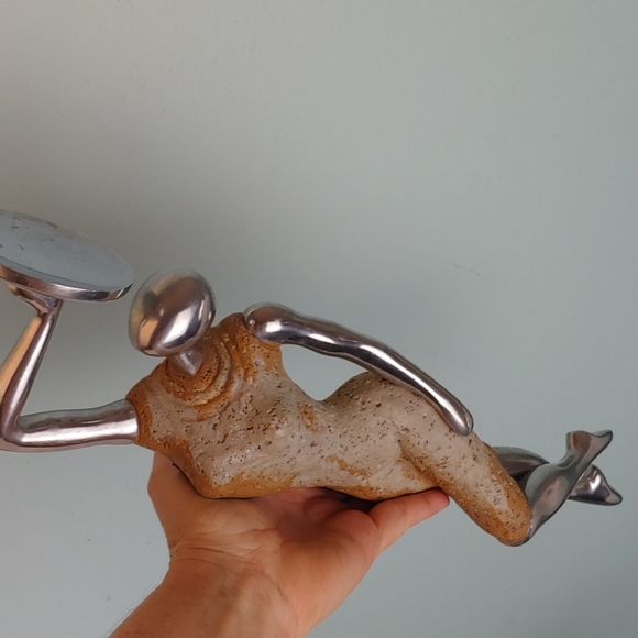 Amazing woman statue - Picture 2 of 5